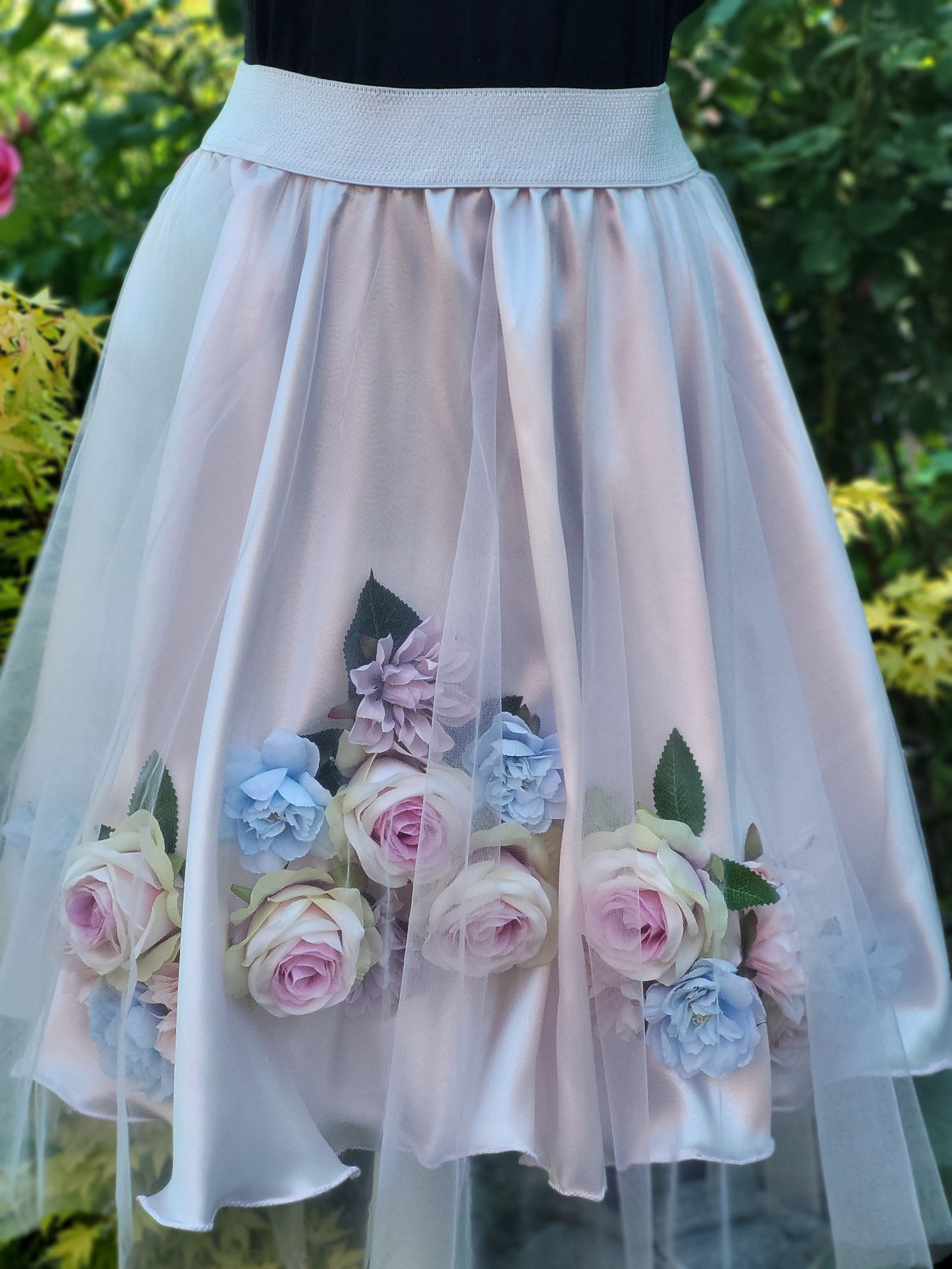 Világos rózsaszín szatén virágözön